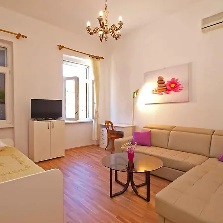 Beachfront In 26367 Apartmán Rabac